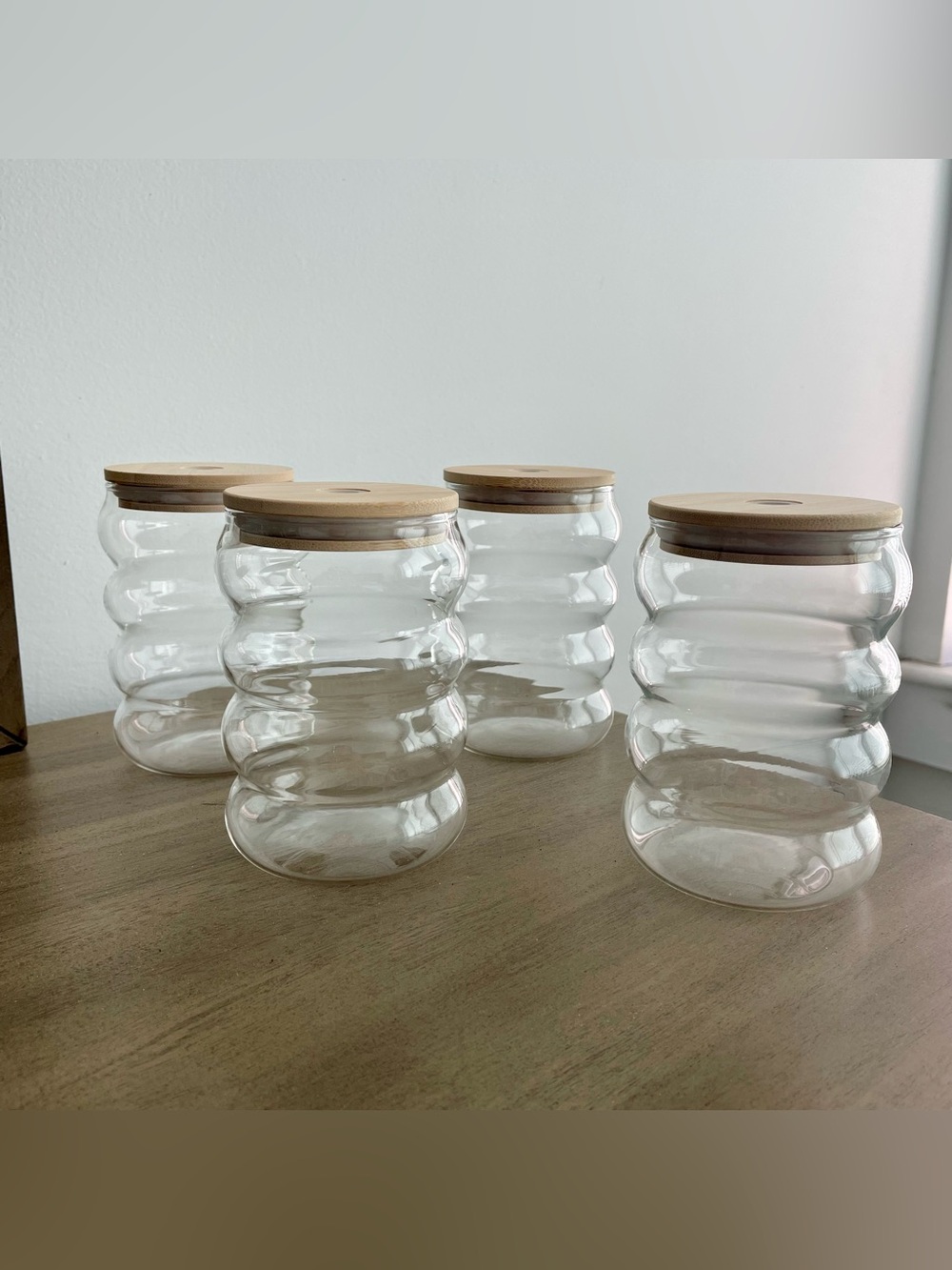 NWT Lilly Ribbed Glass Sippers with Bamboo Lids and Glass straws, 18 oz Set of 4 - Picture 5 of 16